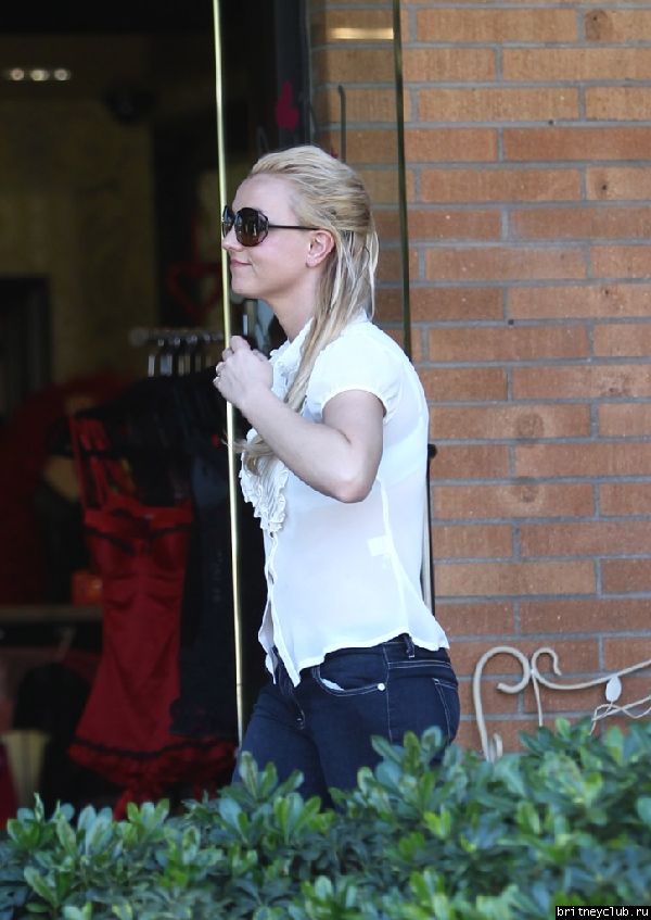 Бритни на шоппинге в Thousand Oaks, Калифорния32.jpg(Бритни Спирс, Britney Spears)