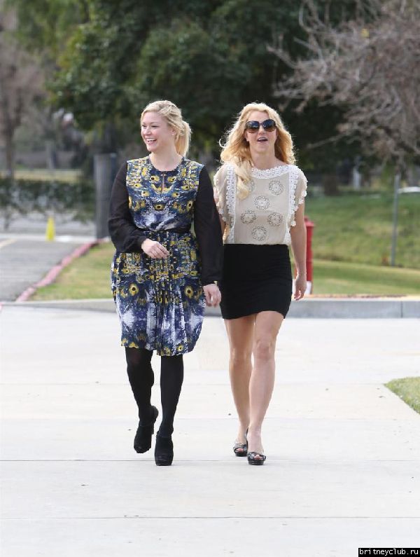 Бритни с подругой в Thousand Oaks06.jpg(Бритни Спирс, Britney Spears)