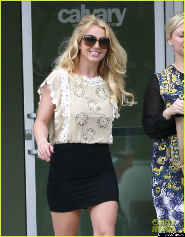 Бритни с подругой в Thousand Oaks34.jpg(Бритни Спирс, Britney Spears)