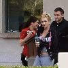 Бритни у отеля Four Seasons в Калабасасе