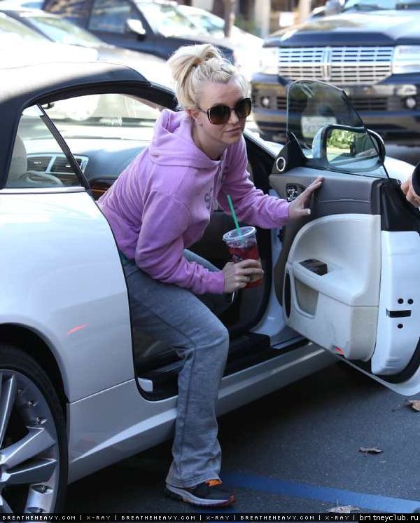 Бритни посетила салон красоты в Лос-Анджелесе36.jpg(Бритни Спирс, Britney Spears)