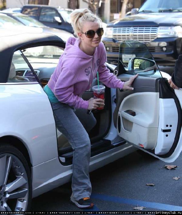 Бритни посетила салон красоты в Лос-Анджелесе41.jpg(Бритни Спирс, Britney Spears)