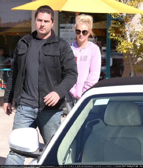 Бритни посетила салон красоты в Лос-Анджелесе48.jpg(Бритни Спирс, Britney Spears)
