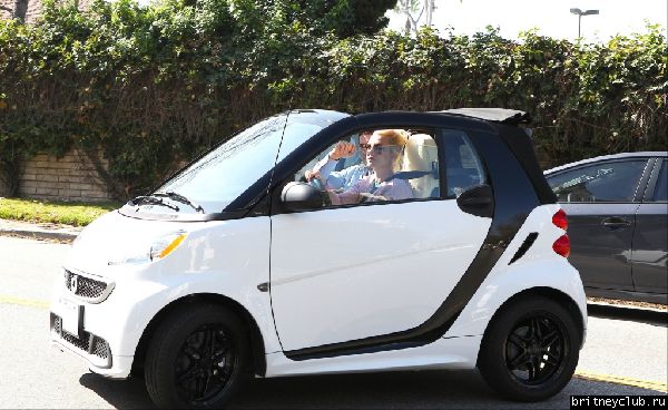 Бритни Спирс за рулем своего  Smart ForTwo.05.jpg(Бритни Спирс, Britney Spears)