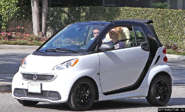Бритни Спирс за рулем своего  Smart ForTwo.10.jpg(Бритни Спирс, Britney Spears)