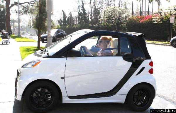 Бритни Спирс за рулем своего  Smart ForTwo.12.jpg(Бритни Спирс, Britney Spears)