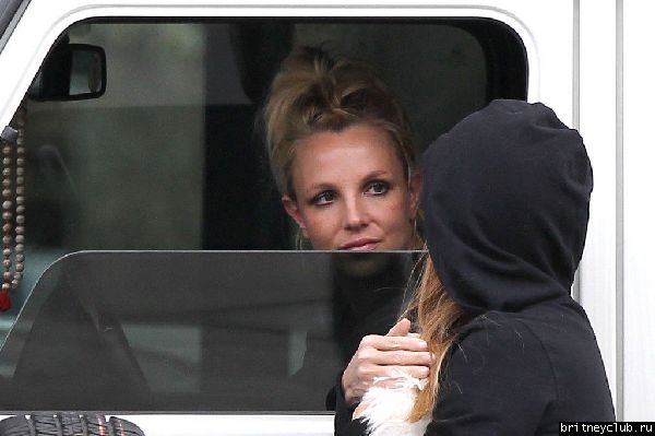 Бритни с ассистенткой в Thousand Oaks10.jpeg(Бритни Спирс, Britney Spears)