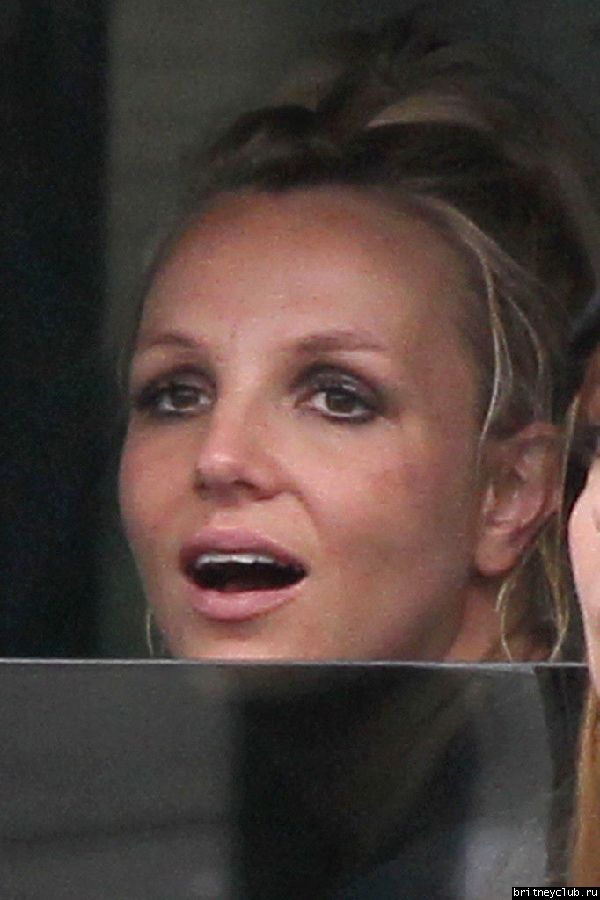 Бритни с ассистенткой в Thousand Oaks11.jpeg(Бритни Спирс, Britney Spears)