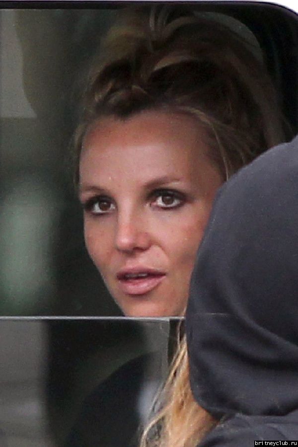 Бритни с ассистенткой в Thousand Oaks13.jpeg(Бритни Спирс, Britney Spears)