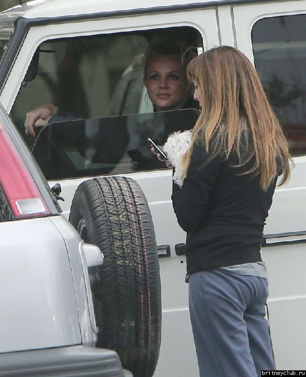 Бритни с ассистенткой в Thousand Oaks17.jpeg(Бритни Спирс, Britney Spears)