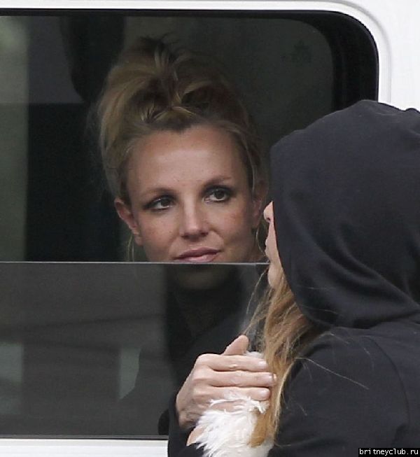 Бритни с ассистенткой в Thousand Oaks18.jpeg(Бритни Спирс, Britney Spears)