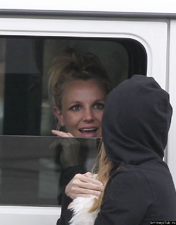 Бритни с ассистенткой в Thousand Oaks20.jpeg(Бритни Спирс, Britney Spears)