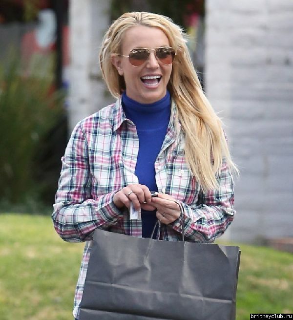 Бритни на шоппинге в Калабасасе05.jpg(Бритни Спирс, Britney Spears)