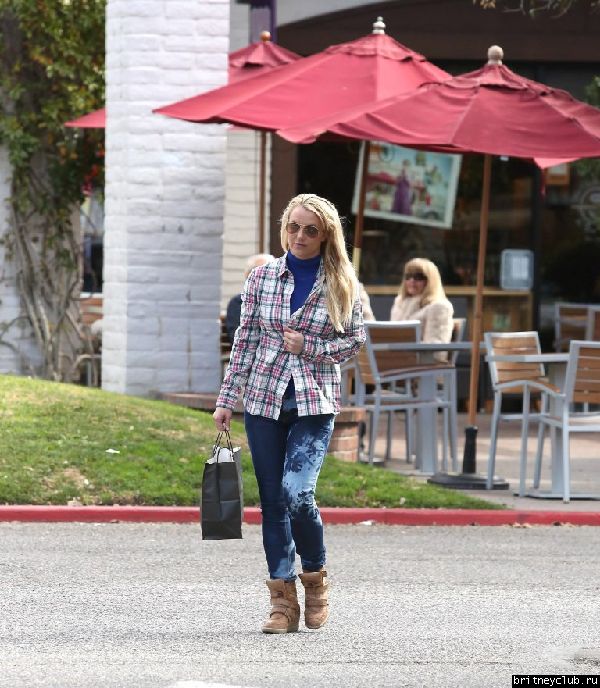 Бритни на шоппинге в Калабасасе12.jpg(Бритни Спирс, Britney Spears)