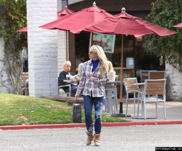 Бритни на шоппинге в Калабасасе16.jpg(Бритни Спирс, Britney Spears)