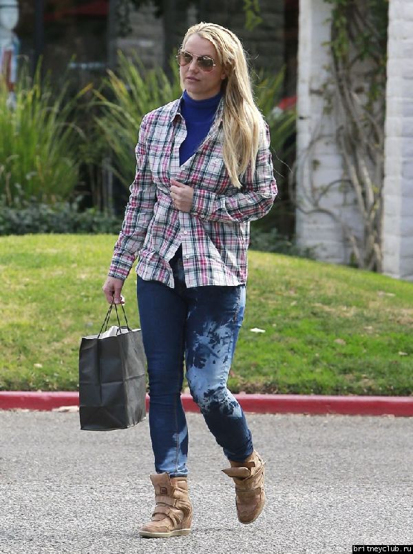 Бритни на шоппинге в Калабасасе26.jpg(Бритни Спирс, Britney Spears)