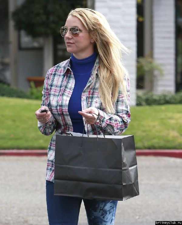 Бритни на шоппинге в Калабасасе28.jpg(Бритни Спирс, Britney Spears)