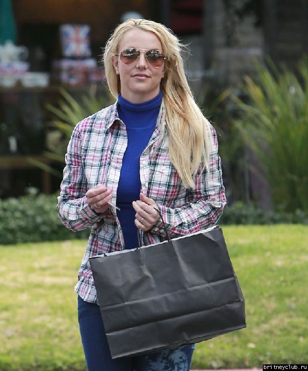Бритни на шоппинге в Калабасасе29.jpg(Бритни Спирс, Britney Spears)