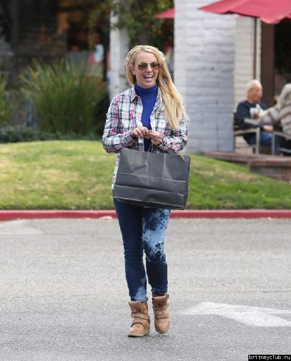 Бритни на шоппинге в Калабасасе37.jpg(Бритни Спирс, Britney Spears)