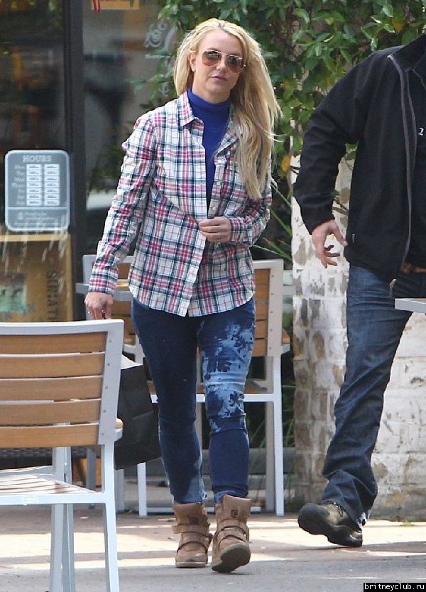 Бритни на шоппинге в Калабасасе40.jpg(Бритни Спирс, Britney Spears)