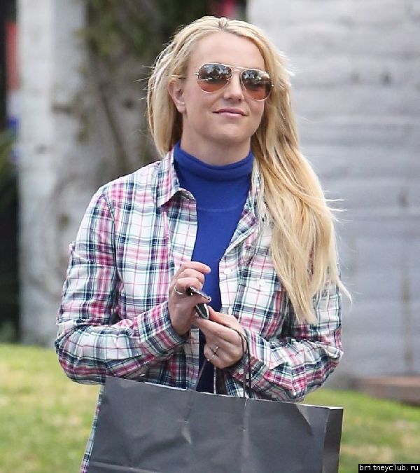 Бритни на шоппинге в Калабасасе62.jpg(Бритни Спирс, Britney Spears)