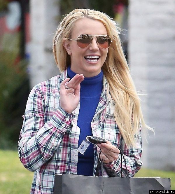 Бритни на шоппинге в Калабасасе64.jpg(Бритни Спирс, Britney Spears)