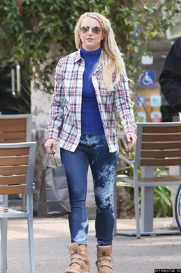 Бритни на шоппинге в Калабасасе66.jpg(Бритни Спирс, Britney Spears)