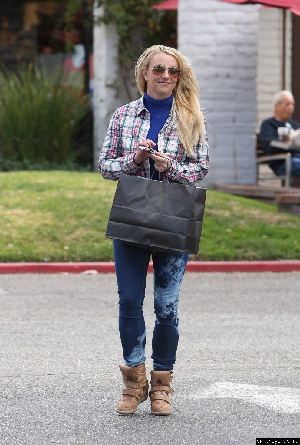 Бритни на шоппинге в Калабасасе68.jpg(Бритни Спирс, Britney Spears)