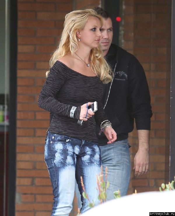 Бритни покидает салон Forever Bella Skin and Tanning14.jpg(Бритни Спирс, Britney Spears)