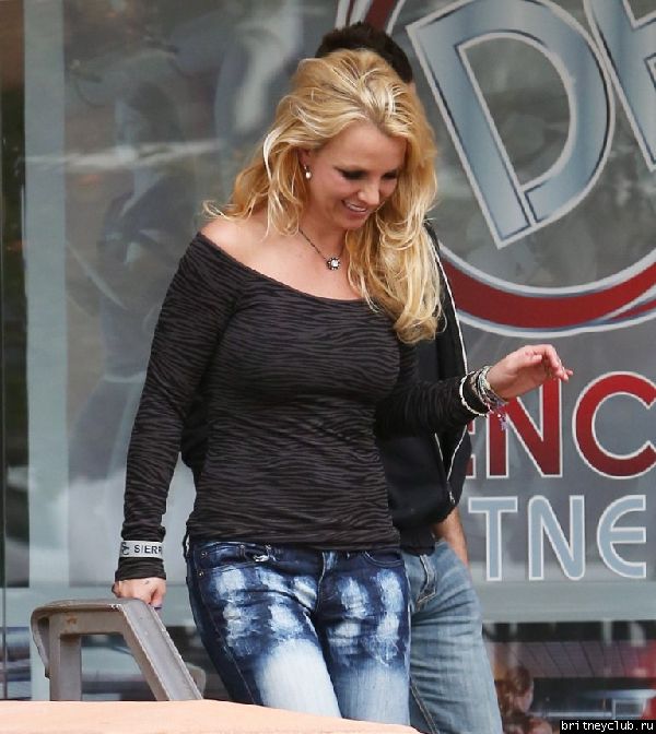 Бритни покидает салон Forever Bella Skin and Tanning16.jpg(Бритни Спирс, Britney Spears)