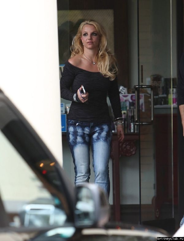 Бритни покидает салон Forever Bella Skin and Tanning26.jpg(Бритни Спирс, Britney Spears)
