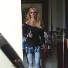 Бритни покидает салон Forever Bella Skin and Tanning
