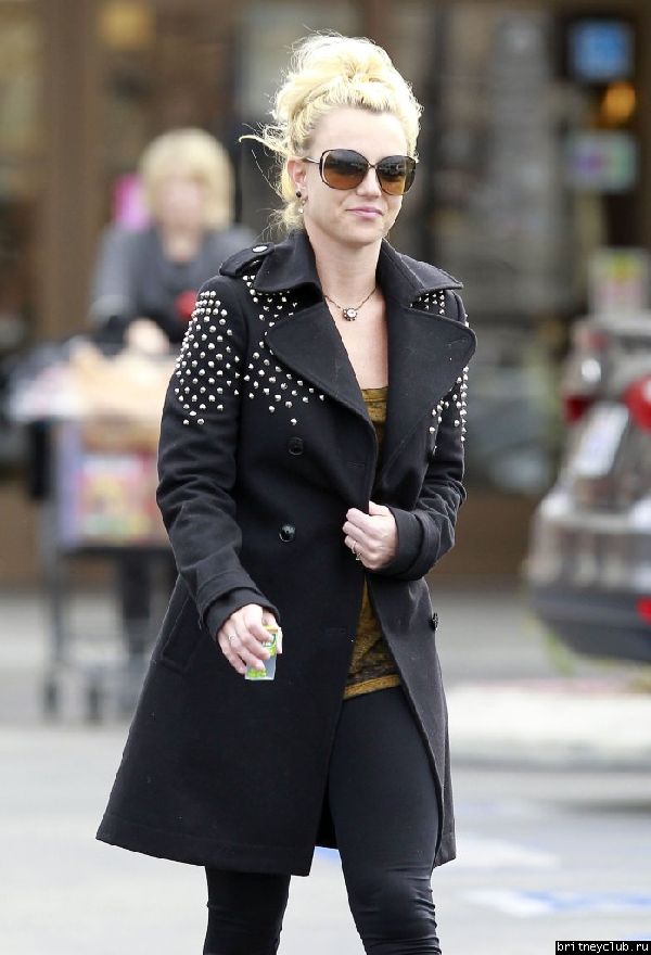 Бритни на шоппинге в Thousand Oaks09.jpg(Бритни Спирс, Britney Spears)