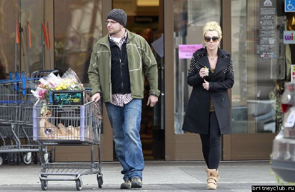 Бритни на шоппинге в Thousand Oaks10.jpg(Бритни Спирс, Britney Spears)