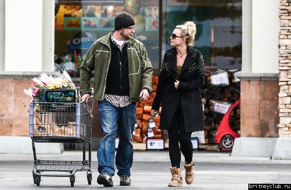 Бритни на шоппинге в Thousand Oaks15.jpg(Бритни Спирс, Britney Spears)