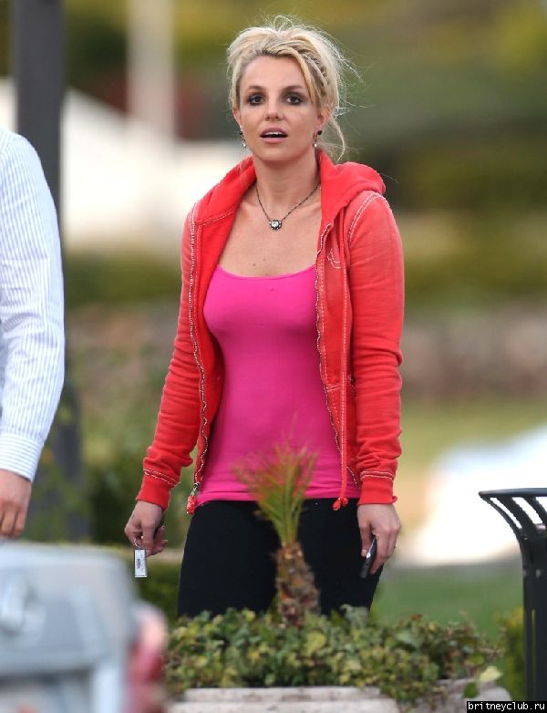 Бритни с подругой направляется в ресторан Paul Martin’s Grill11.jpg(Бритни Спирс, Britney Spears)