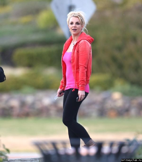 Бритни с подругой направляется в ресторан Paul Martin’s Grill12.jpg(Бритни Спирс, Britney Spears)