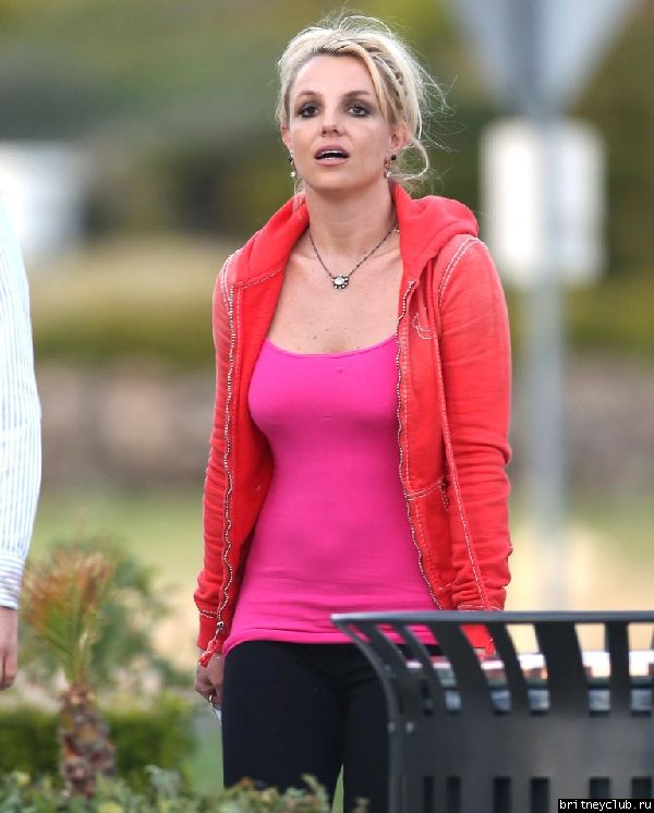 Бритни с подругой направляется в ресторан Paul Martin’s Grill15.jpg(Бритни Спирс, Britney Spears)