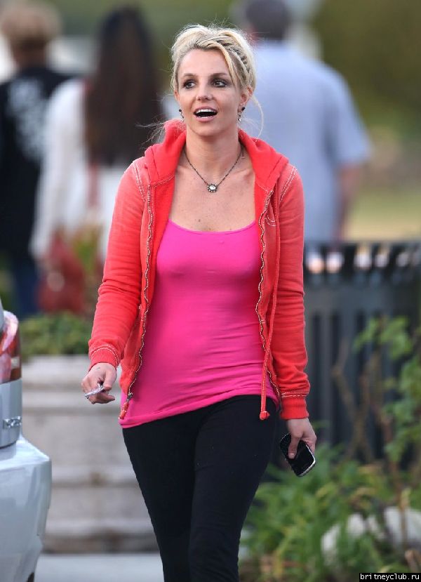 Бритни с подругой направляется в ресторан Paul Martin’s Grill16.jpg(Бритни Спирс, Britney Spears)