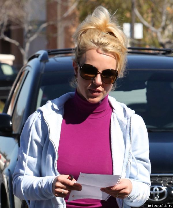 Бритни закупилась в  Albertsons11.jpg(Бритни Спирс, Britney Spears)