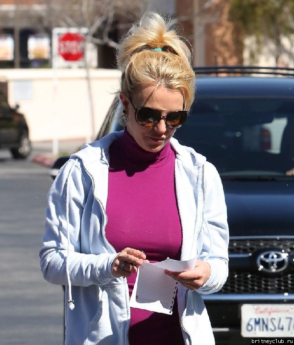 Бритни закупилась в  Albertsons12.jpg(Бритни Спирс, Britney Spears)