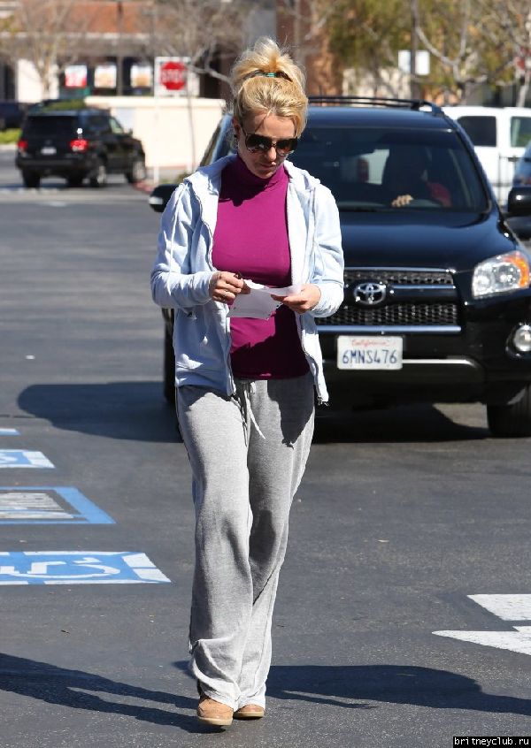 Бритни закупилась в  Albertsons13.jpg(Бритни Спирс, Britney Spears)