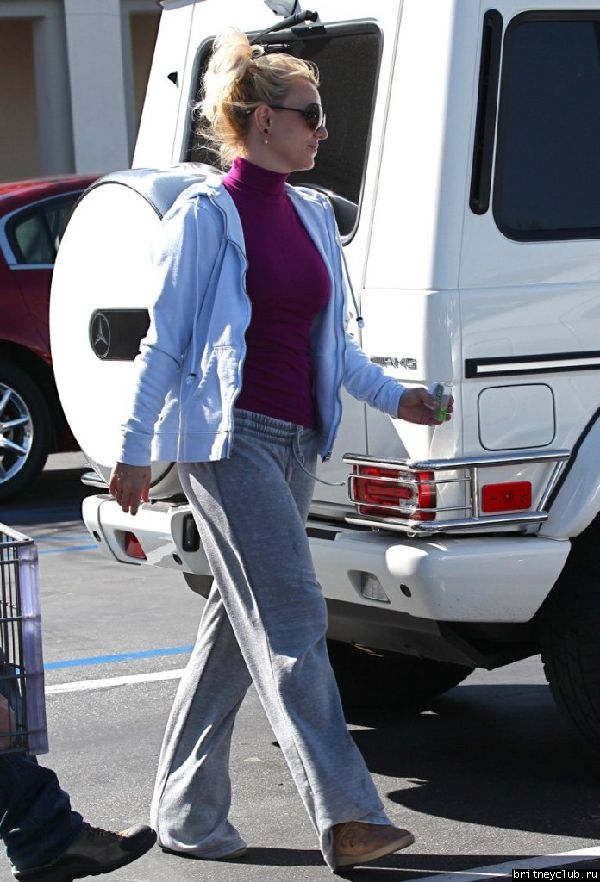 Бритни закупилась в  Albertsons20.jpg(Бритни Спирс, Britney Spears)