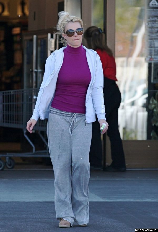 Бритни закупилась в  Albertsons23.jpg(Бритни Спирс, Britney Spears)