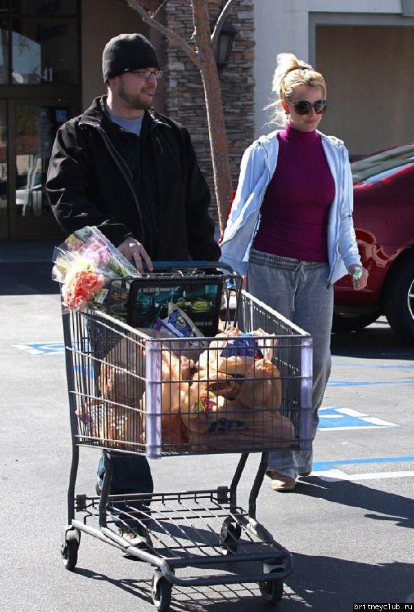Бритни закупилась в  Albertsons26.jpg(Бритни Спирс, Britney Spears)