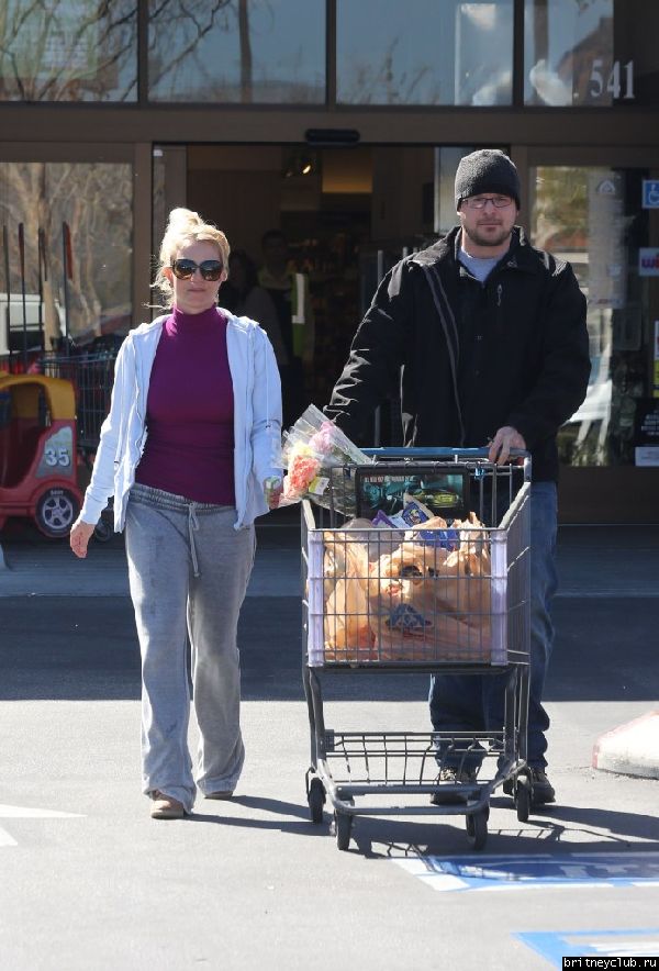 Бритни закупилась в  Albertsons31.jpg(Бритни Спирс, Britney Spears)