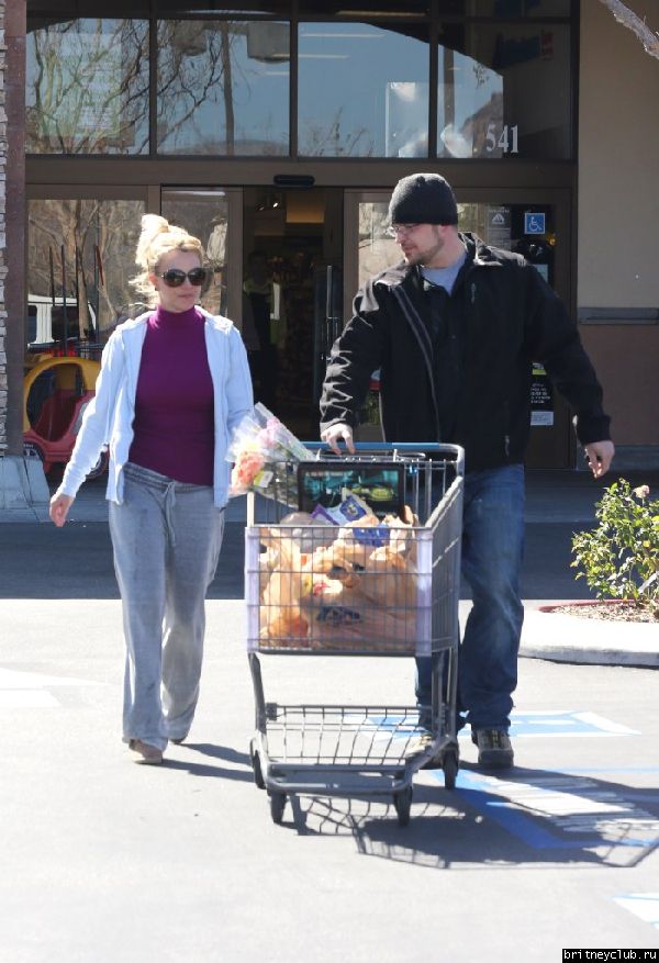 Бритни закупилась в  Albertsons34.jpg(Бритни Спирс, Britney Spears)