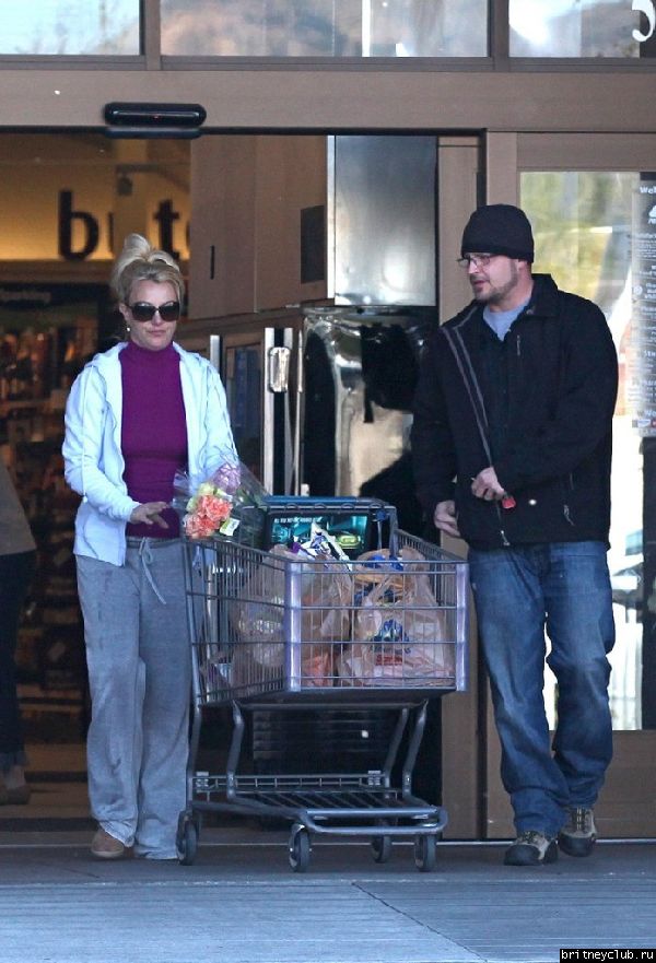 Бритни закупилась в  Albertsons53.jpg(Бритни Спирс, Britney Spears)