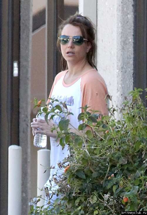 Бритни покидает танцевальную студию в Thousand Oaks01.jpg(Бритни Спирс, Britney Spears)