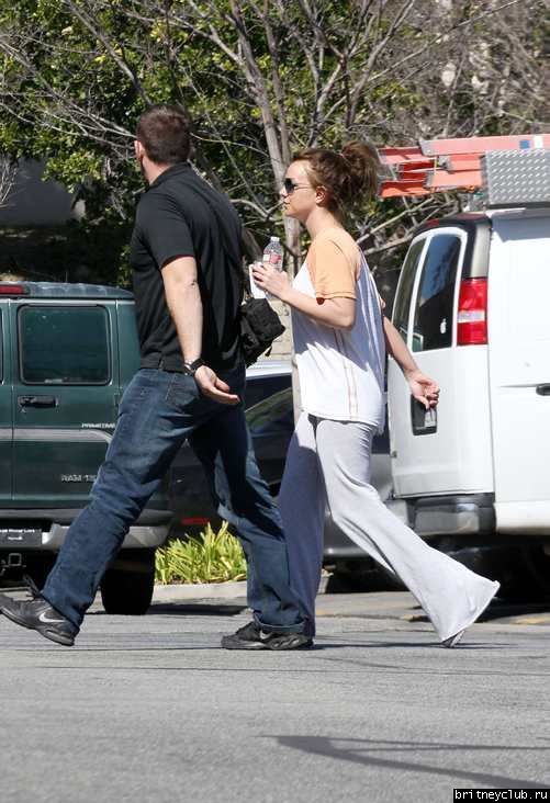 Бритни покидает танцевальную студию в Thousand Oaks09.jpg(Бритни Спирс, Britney Spears)